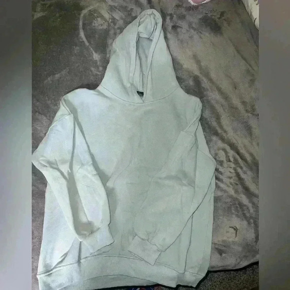 light blue/grey hoodie size medium - chunky - Picture 3 of 5